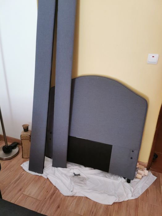 Cama solteiro forrada.