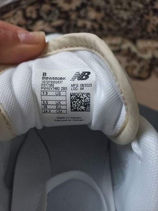 Білі кросівки New Balance