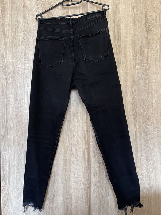 Czarne dżinsy z wysokim stanem rozmiar 40 Bershka