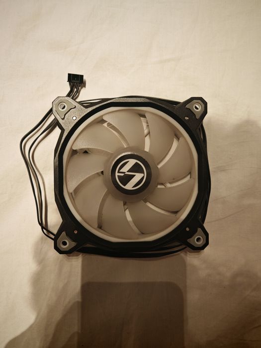 Ventoinha RGB - Lian Li Bora 120
