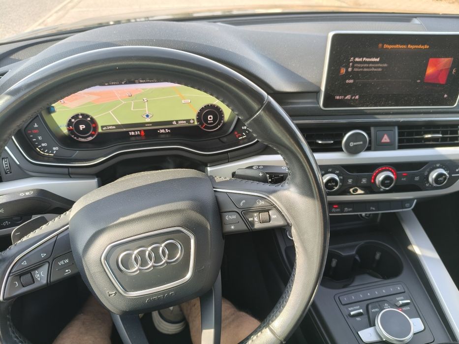 AUDI A4 AVANT S-tronic