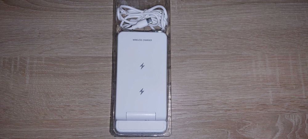 Stacja Dokująca 3w1 do iPhona, iWatch i Earbuds Czarna Lub Biała