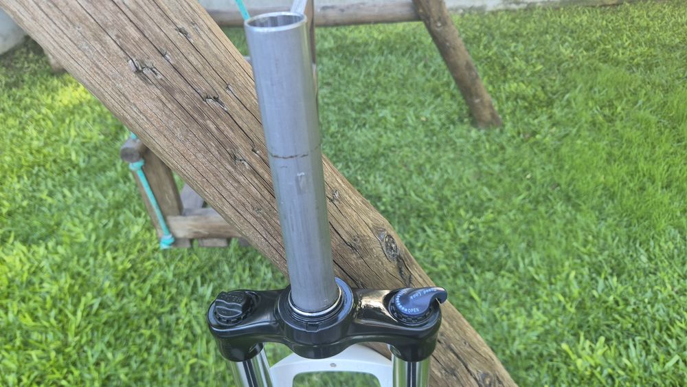 Suspensão SR Suntour XCM-HLO 100mm curso Post Mount travões disco trava Hidráulica QR
