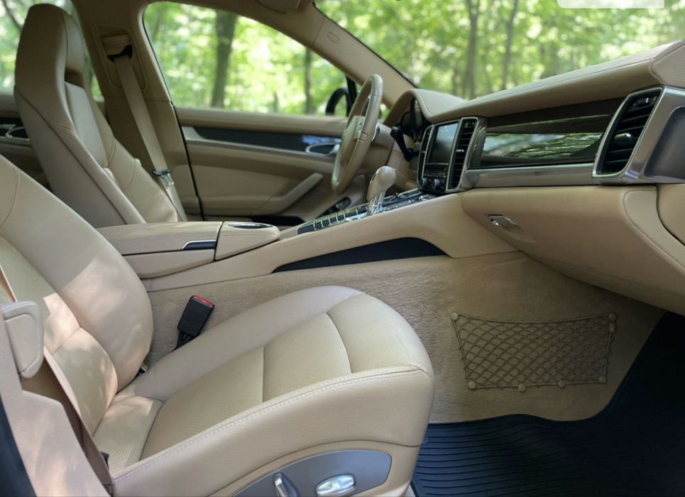 Продам авто Porsche Panamera 4S
