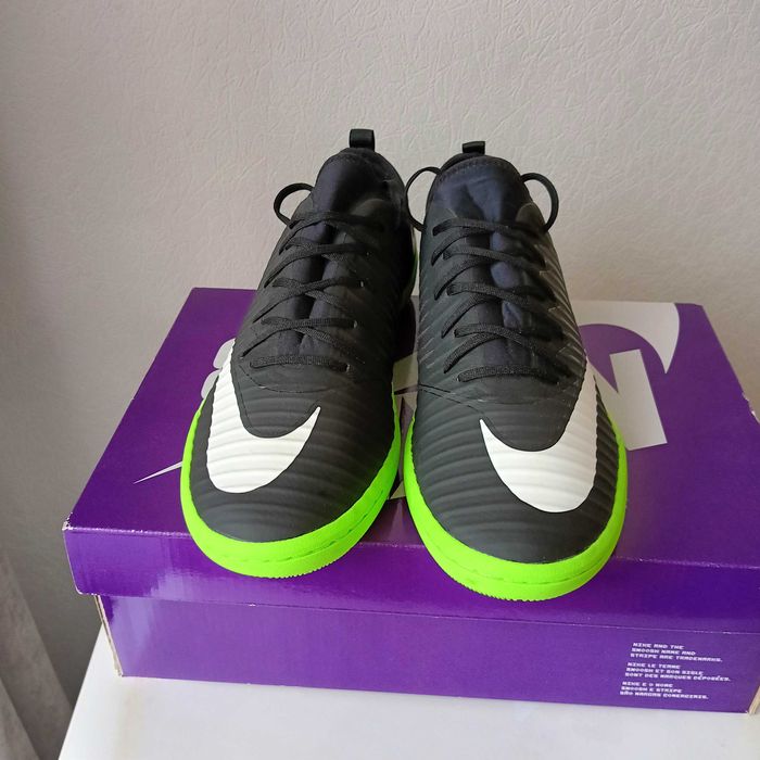 Футзалки 45 - 46 Nike. Профі. копочки кросівки