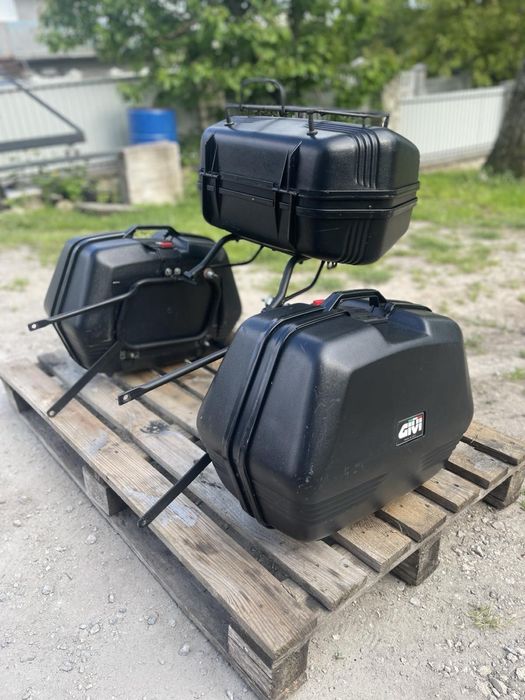 Кофри 3шт  givi Honda cbr1100хх  і рамка під них