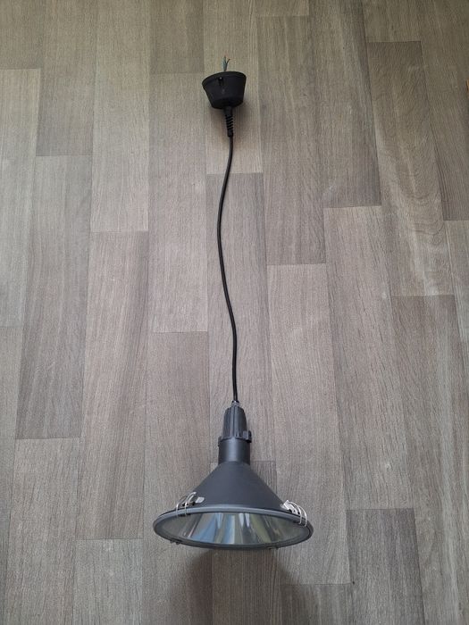 Lampa industrialna