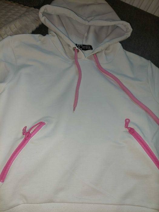 Biała bluza butik