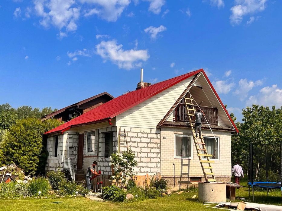 Наразі є вільна бригада будівельників, виконує всі види робіт з матеріалами
