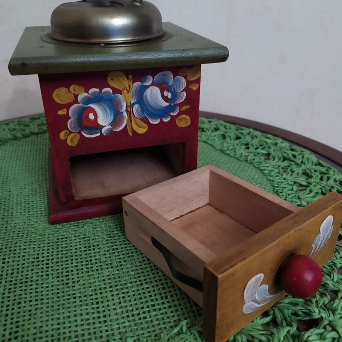 Кофемолка ручная, кавомолка, винтаж, ретро, антік