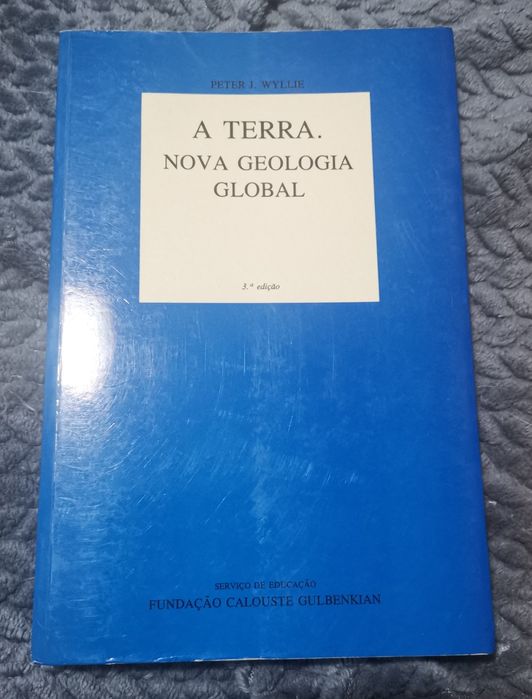 Livro universitário "A Terra"