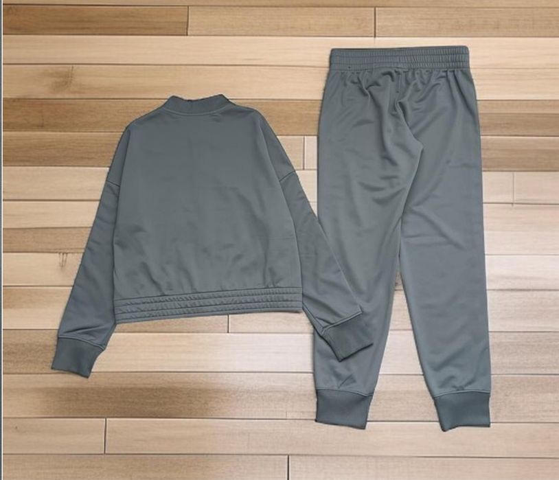 Спортивний костюм Nike на дівчинку 10-11 років
