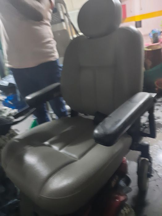 Cadeira de rodas eletrica.