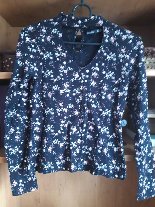 Bluzka z chokerem rozmiar S/M, 36/38 firma Bershka