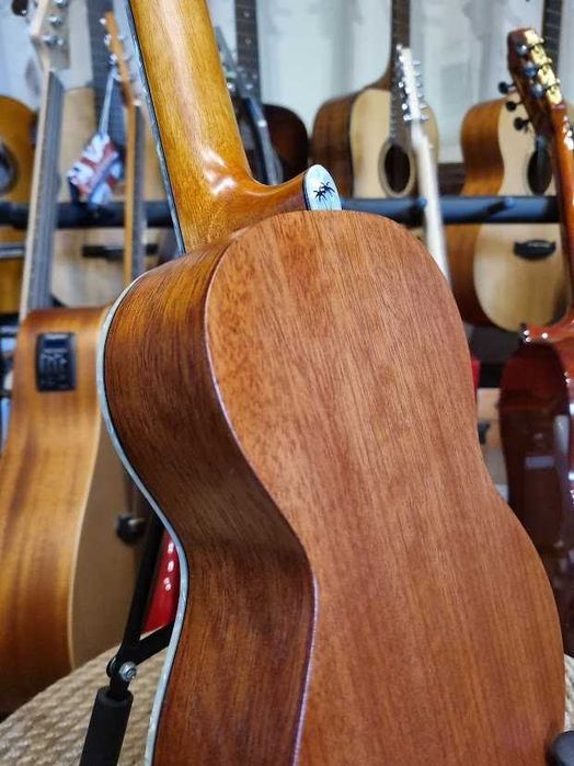 Mahalo MP2 Pearl ukulele koncertowe z pokrowcem MP-2 solid top