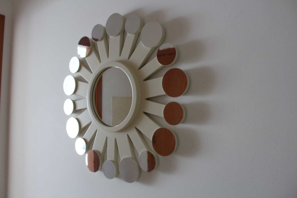 Espelho decorativo em formato de sol