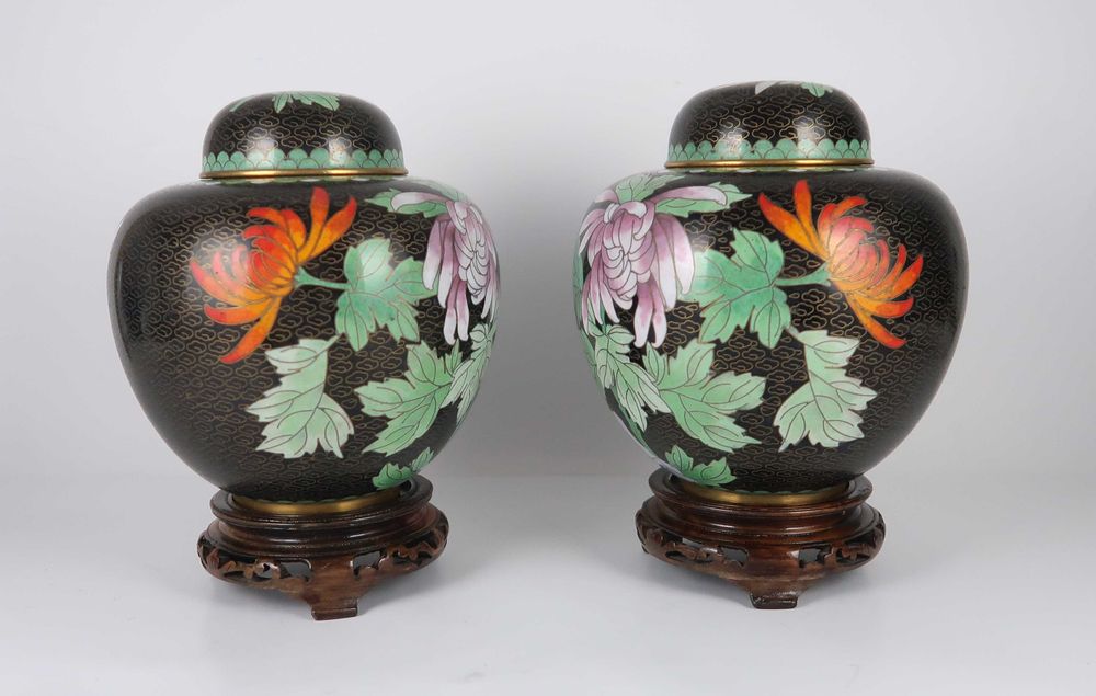 Par de potes em porcelana da China
