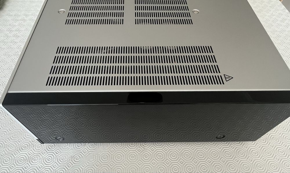 Yamaha R-N2000A Network HiFi Receiver