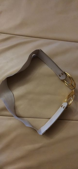 Pasek złoty z piękną klamrą