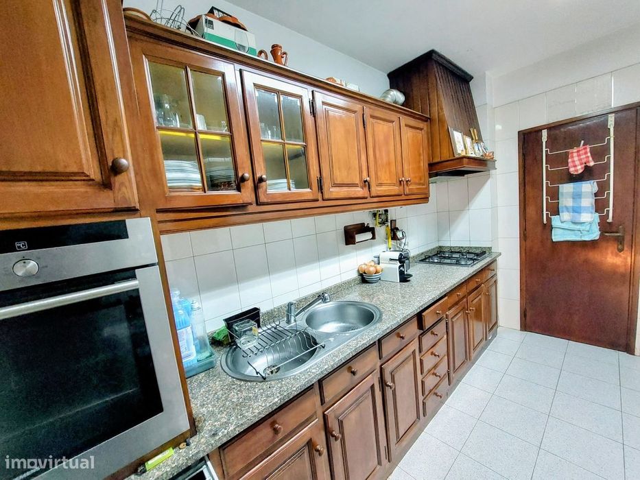 Apartamento T2 com varanda e garagem em Braga