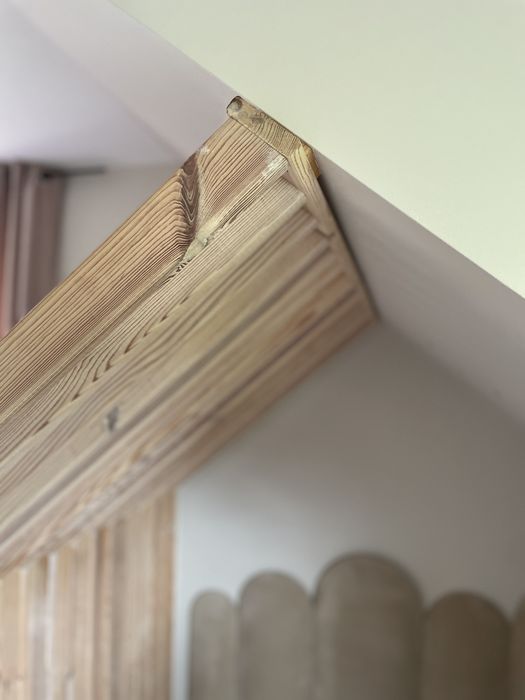 Łóżko dziecięce domek 90×160 z materacem FDM i panelami – lite drewno