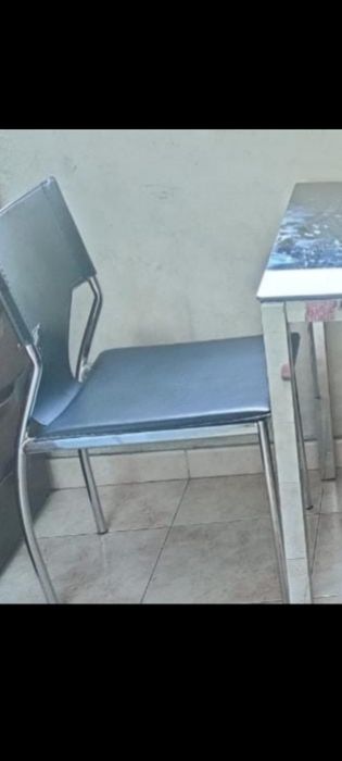 Mesa para sala com quatro cadeiras ara despachar