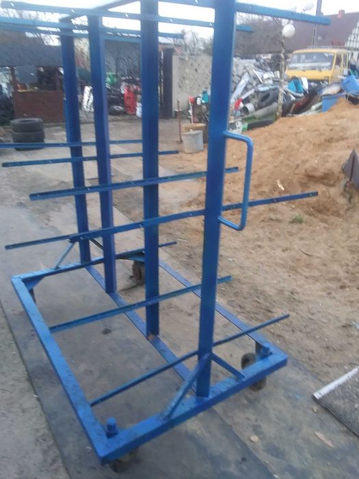 Stojak metalowt na kółkach