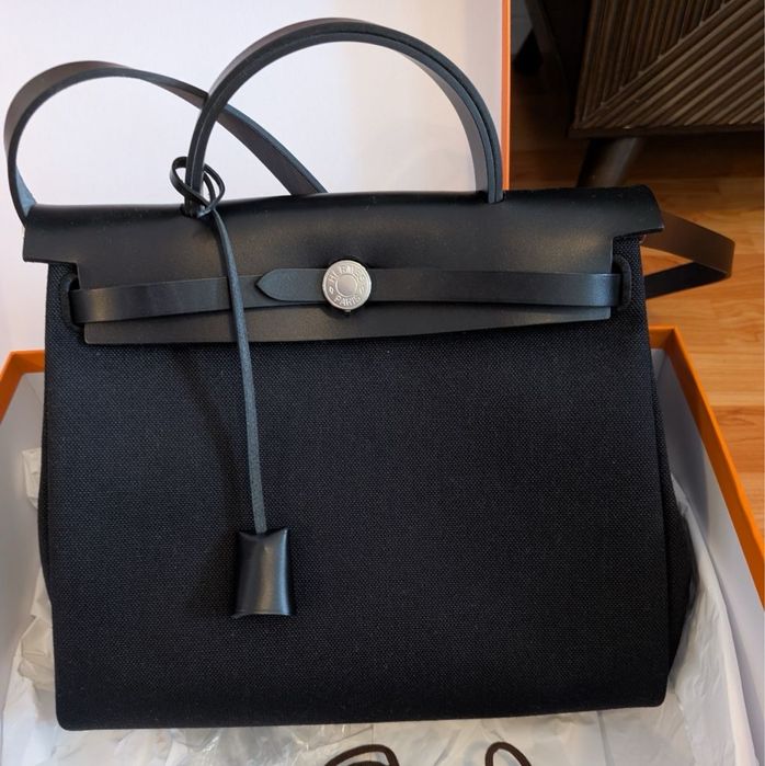 Сумка в чорному кольорі