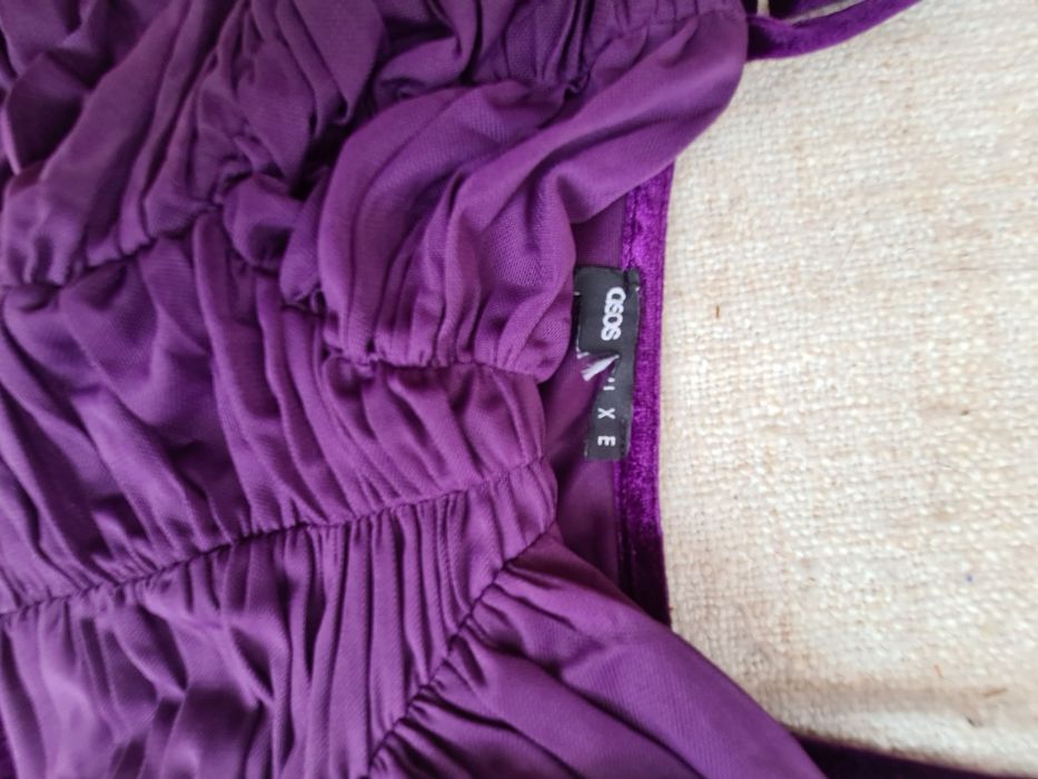 Sukienka welurowa marki Asos Luxe rozm. 36