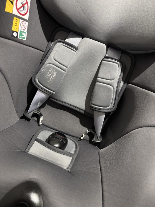 Fotelik obrotowy z baza- Britax Romer Dualfix M i Size Midnight grey