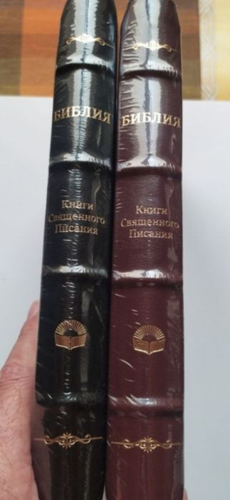 Біблія в шкірі ручна робота
