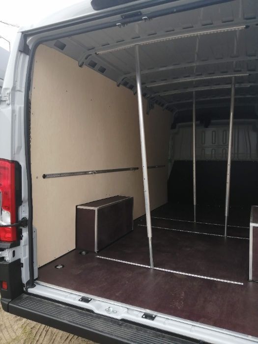 Fiat Ducato L4H2 Zabudowa przestrzeni ładunkowej w aucie dostawczym