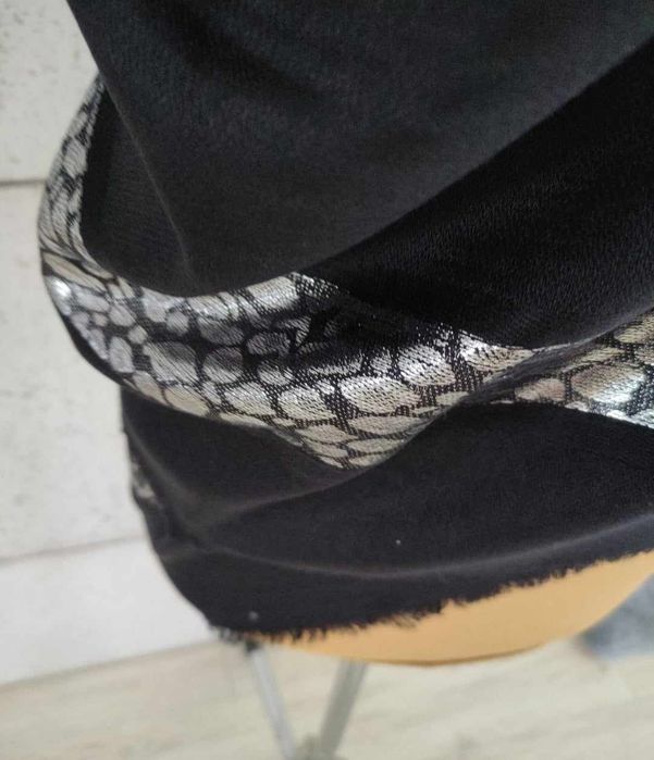 Nowy szalik chusta czarna z srebrną aplikacją wzorem mięsisty