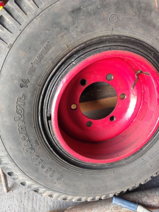 Opony z felgami 8.25-15