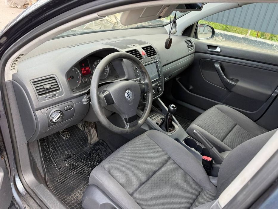 VW Golf 5. 1.6 mpi