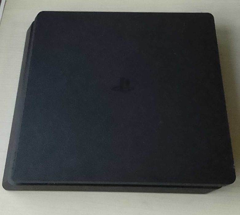 PS4 Slim (Modelo Dez/2019) – Muito estimada + Comando Original (Ler Descrição)