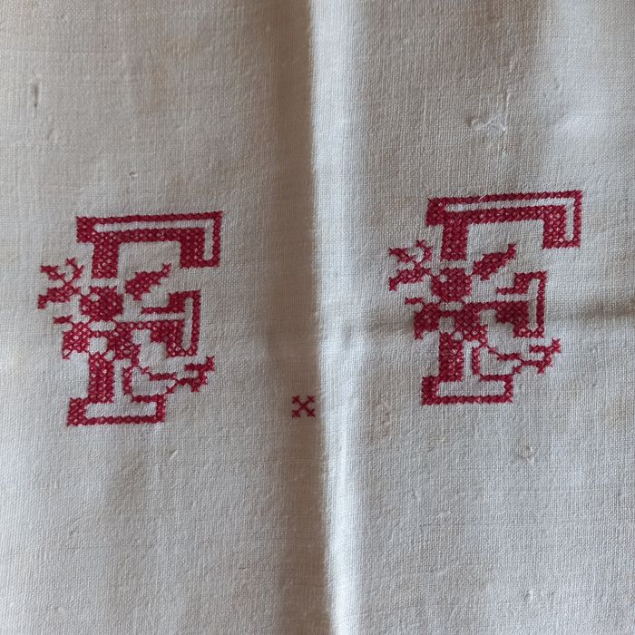 Enxoval antigo de linho nuna usado