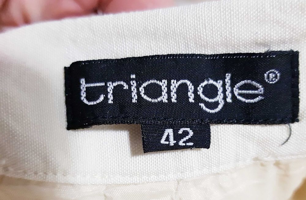 Biała Prosta Spódnica do Kolan na podszewce Triangle 42