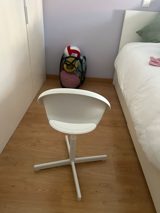 Cadeira regulável+ secretária Novo