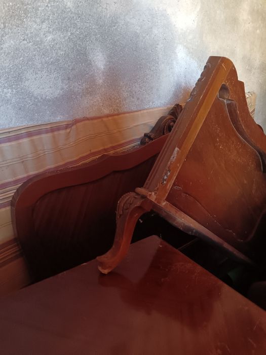 Sofas, cama, comoda e mesa