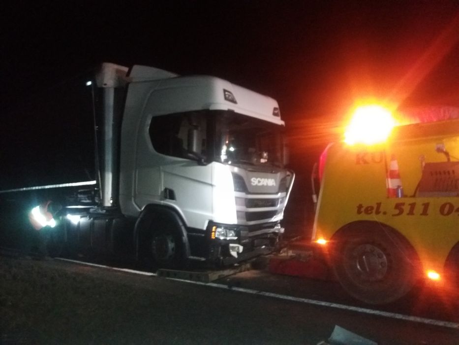 Ceny od 2 zł za km  Pomoc drogowa transport maszyn holownik tir laweta