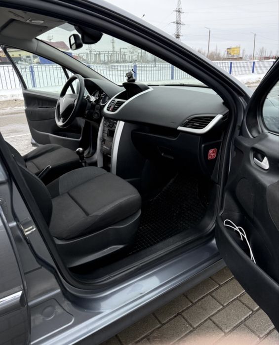 Продам економний та надійний Peugeot 207 SW 2011 року випуску.