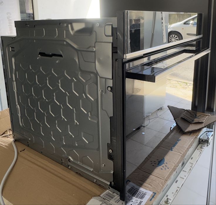 Forno e  Microondas. Siemens  Cm724G1B1 45L Preto ( NOVO)
