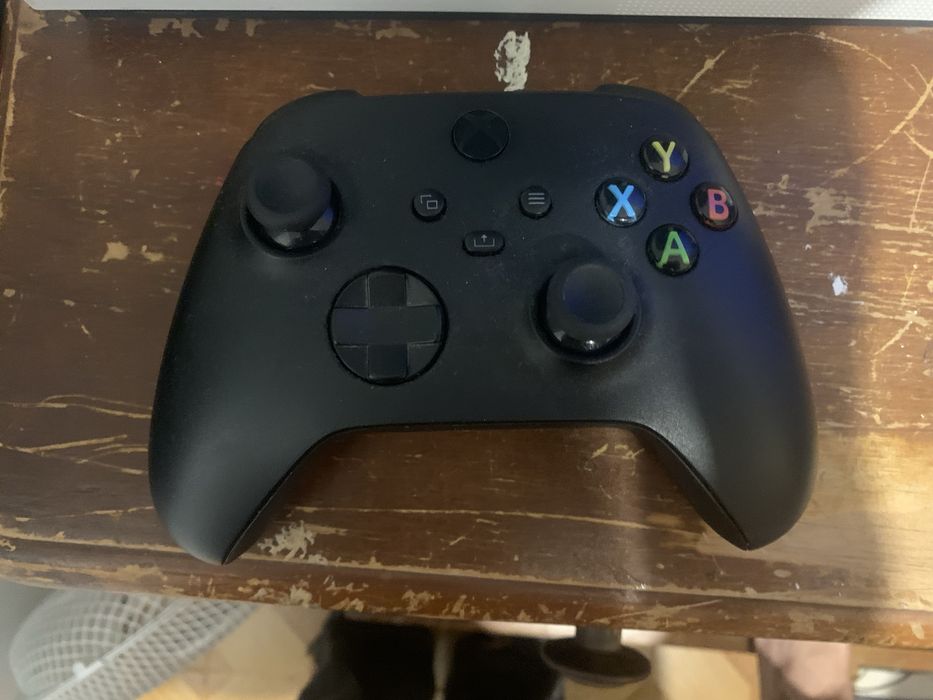 Xbox one s com dois comandos e vários jogos incluidos