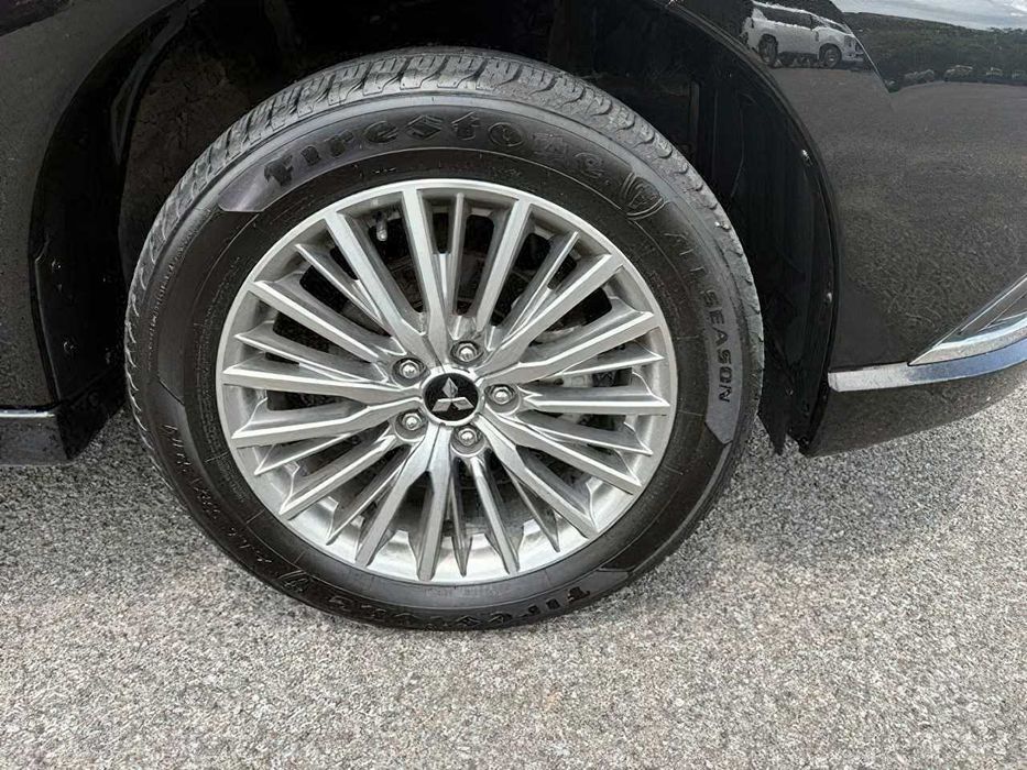 Mitsubishi Outlander Hybrid      2022