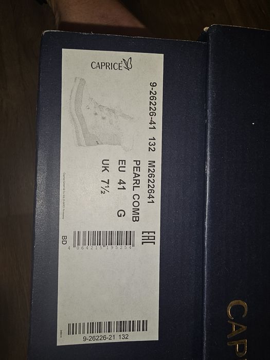 Зимові дуті чоботи Caprice жіночі білі