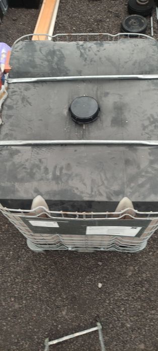 Zbiornik 1000 litrów na metalowej palecie