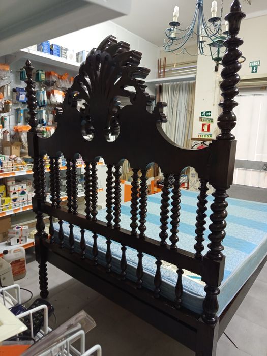 Cama antiga madeira maciça