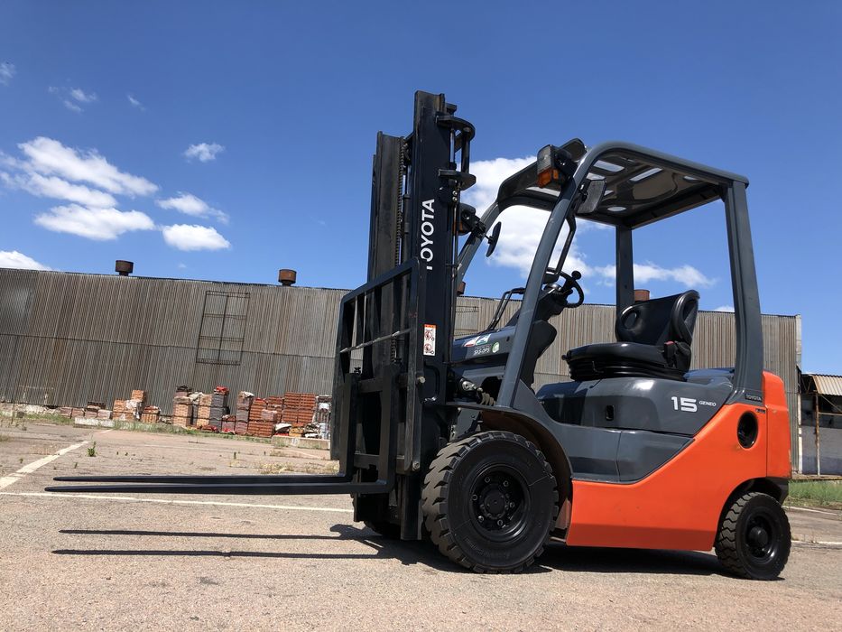 Навантажувач вилковий з вагами TOYOTA02-8FG15 вилочный погрузчик, кара