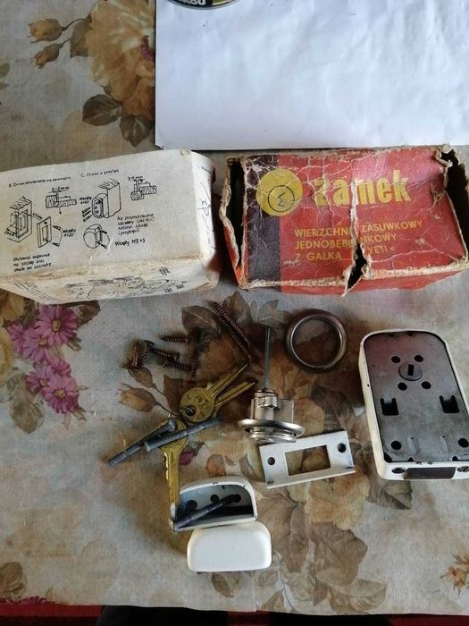 Замок двернои накладнои.